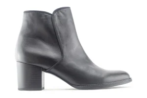 32.890 Black