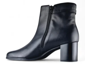 55.692 Black