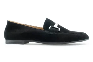 25.211 - Black Suede