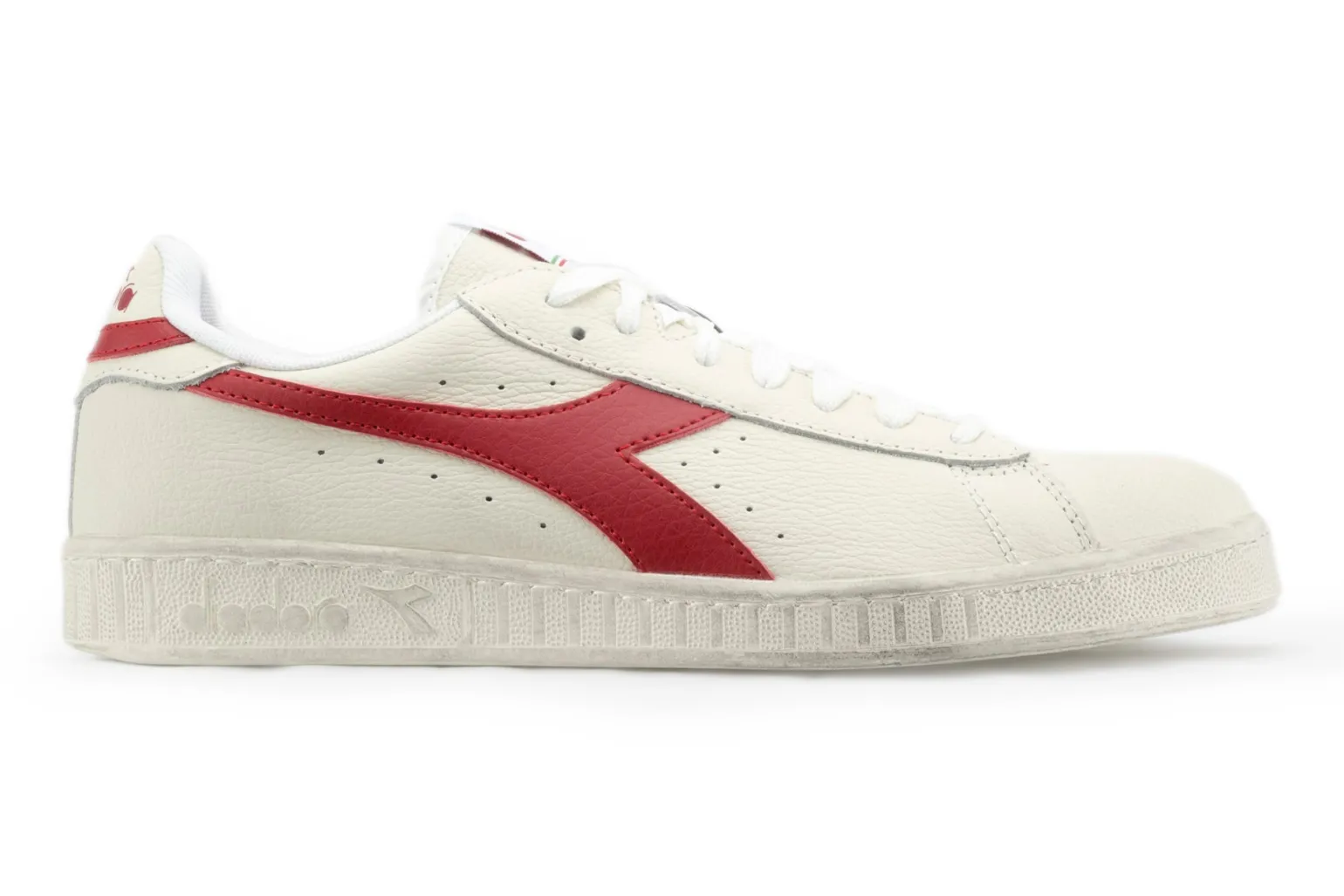 diadora_whitered_0.webp Diadora White/Red